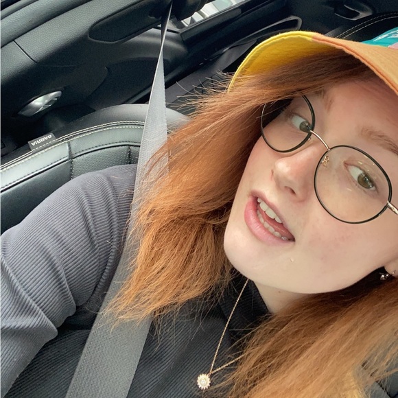 Meet your Posher, Hayley - Picture 2 of 2